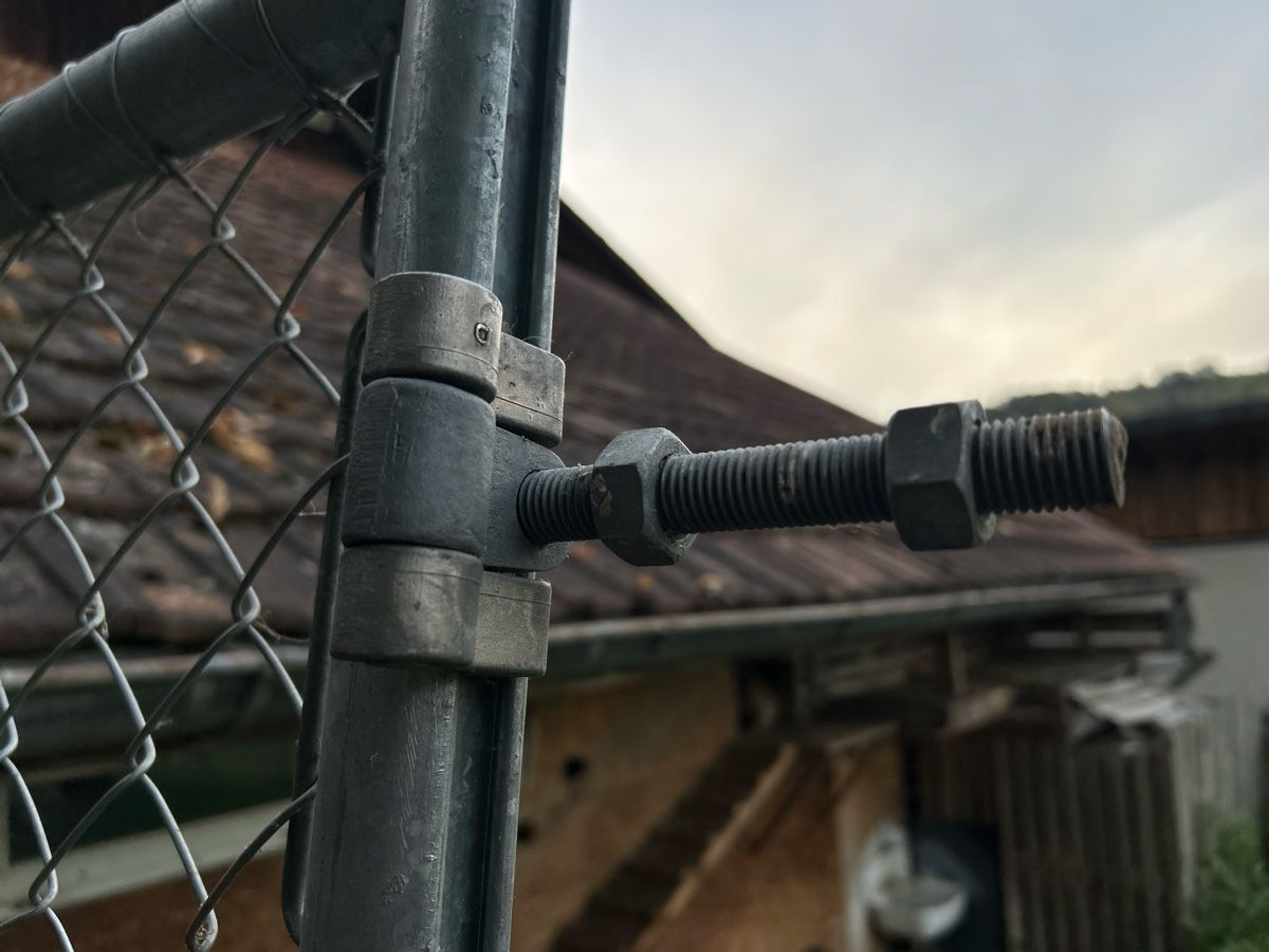 Fendivista: Metalltor mit Maschendrahtzaun verzinkt – Usato da Bowil venduto da User33 1