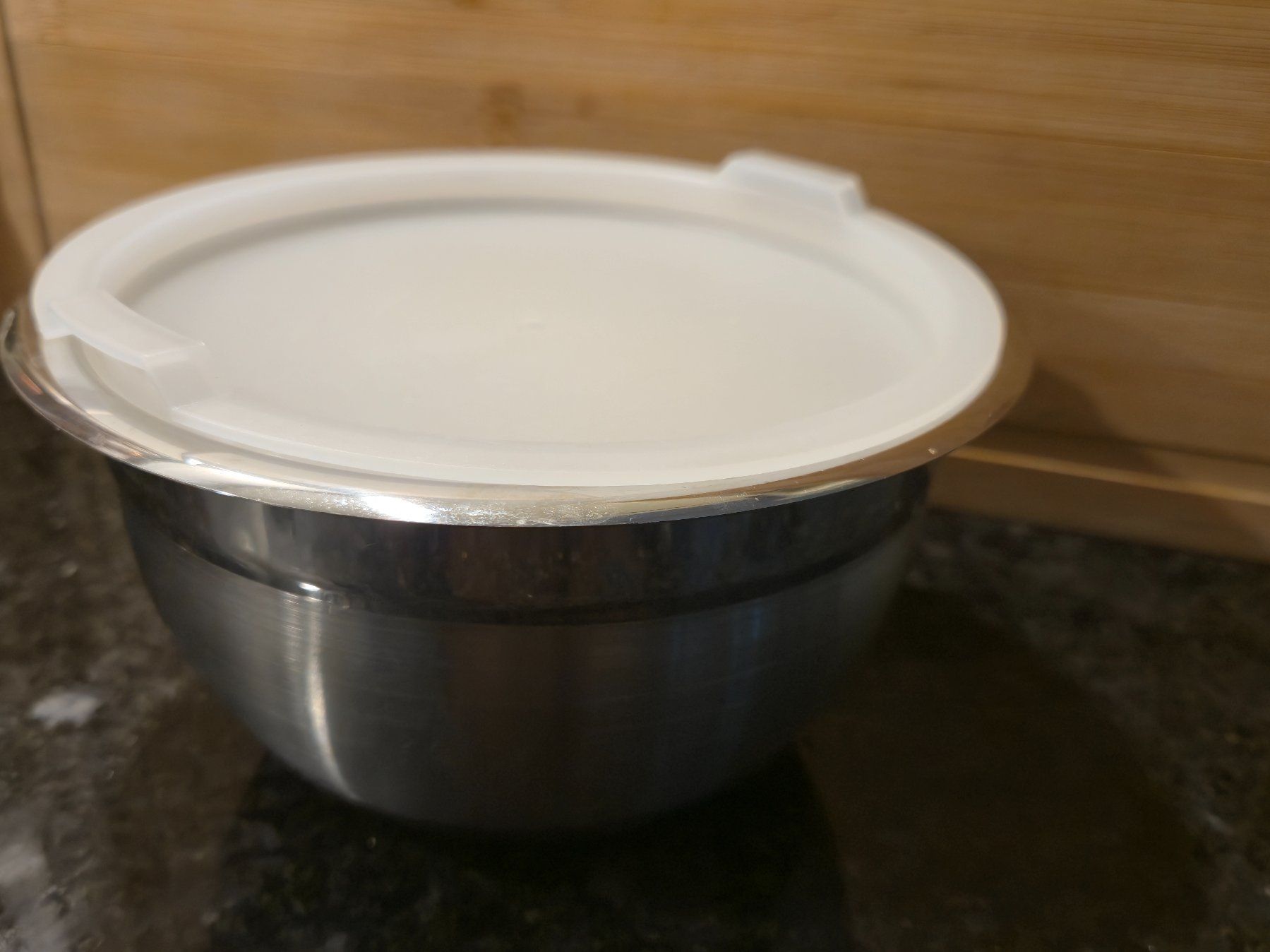 Ciotole: Edelstahl-Schüssel mit Deckel, Durchmesser 16 cm. – Usato da Biel/Bienne venduto da New_zs9k 1