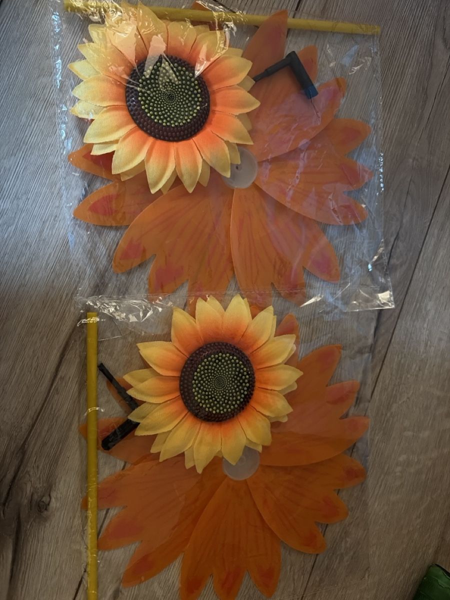 Sonstige Dekorationen & Accessoires: Sonnenblumen Windrad Orange 2 Stk. neu verpackt – Neu und originalverpackt aus Maienfeld von Jasmin_laeser