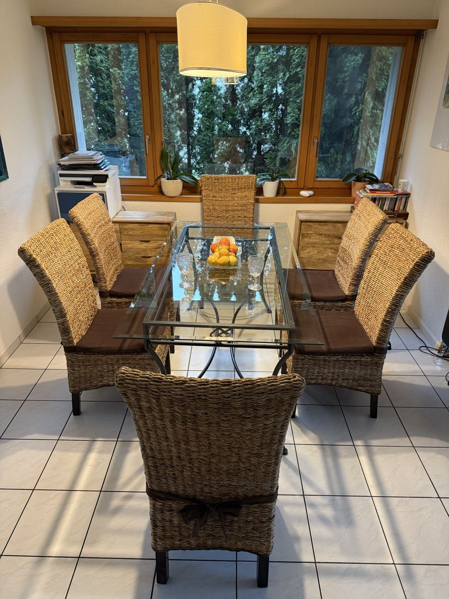 Esstisch mit Stühlen, Glasplatte, Rattan, Guter Zustand! (Gebraucht) in Meisterschwanden für CHF 11 – nur Abholung auf Ricardo kaufen