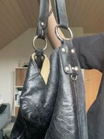 Sac à main en cuir noir, chic et élégant - parfait!