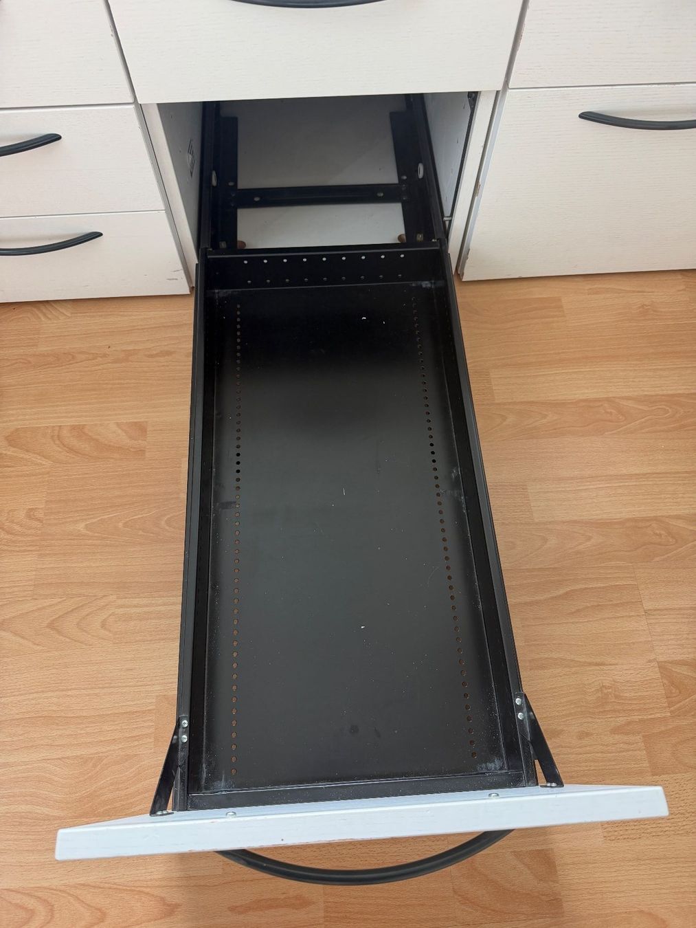 Cassettiere: Büro-Untermöbel mit diversen Schubladen – Usato da Nussbaumen AG venduto da priz 3