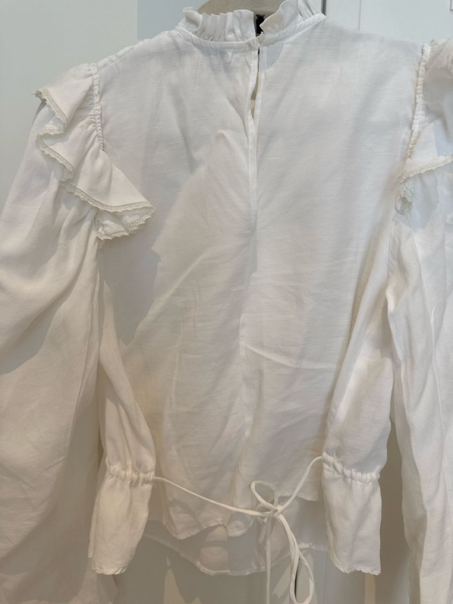 Mango Camicette: Mango White Ruffle Blouse, Size S - Perfect for Summer! – Usato da Kilchberg ZH venduto da scs8802 2