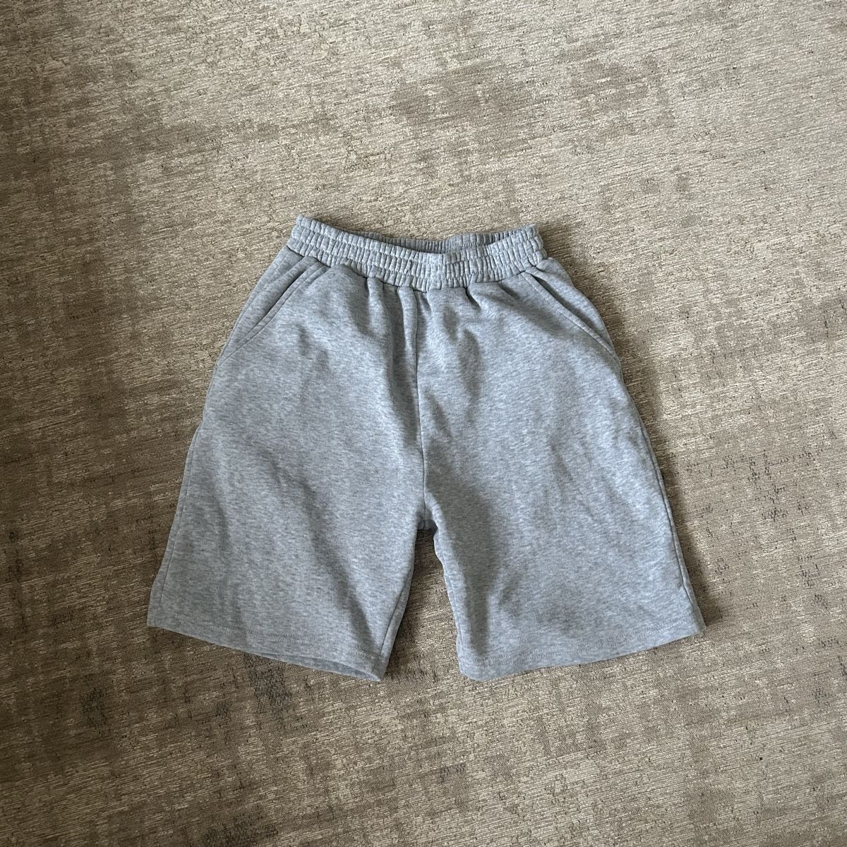 Shein Pantaloni: Short SHEIN gris, taille XS – Usato da St-George venduto da elena27