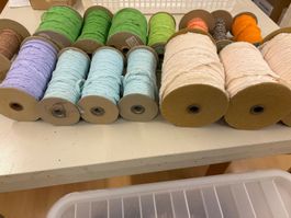 Vintage - 15 Rollen viele M feine Borte  auf grossen Rollen