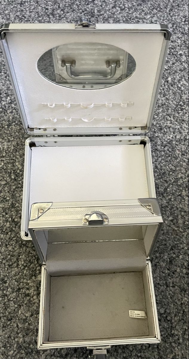Valigie: 2 Kosmetikkoffer Silber mit Spiegel,, Top! – Usato da Au ZH venduto da Jaggy4 4