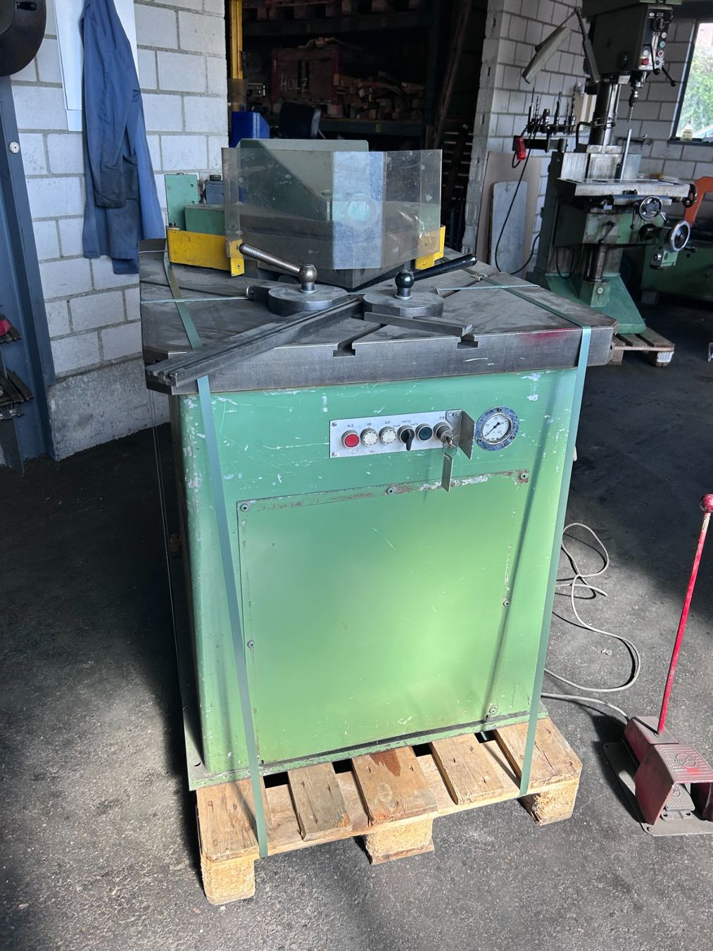 Tutte le macchine: Boschert Ausklinkmaschine – Usato da Münchenstein venduto da fransch 8