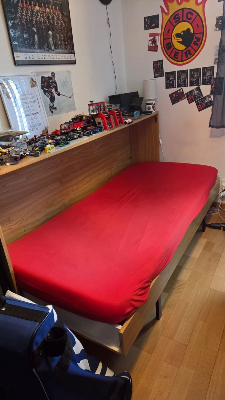 Betten: Klappbett 90x200 mit Matratze – Gebraucht aus Stettlen von Moseca