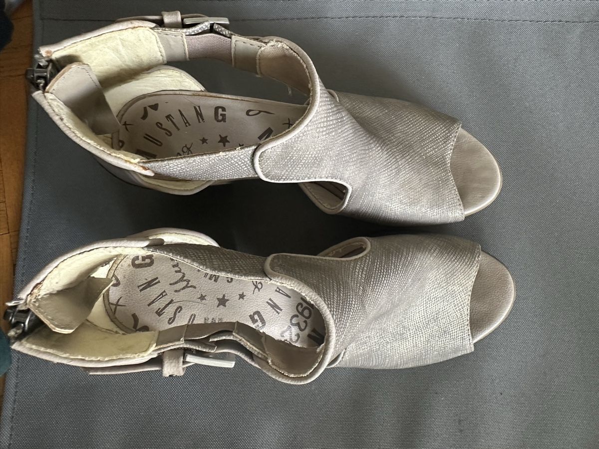 Scarpe da donna: MUSTANG sandale gr 39 – Usato da Uster venduto da bek_v2ct