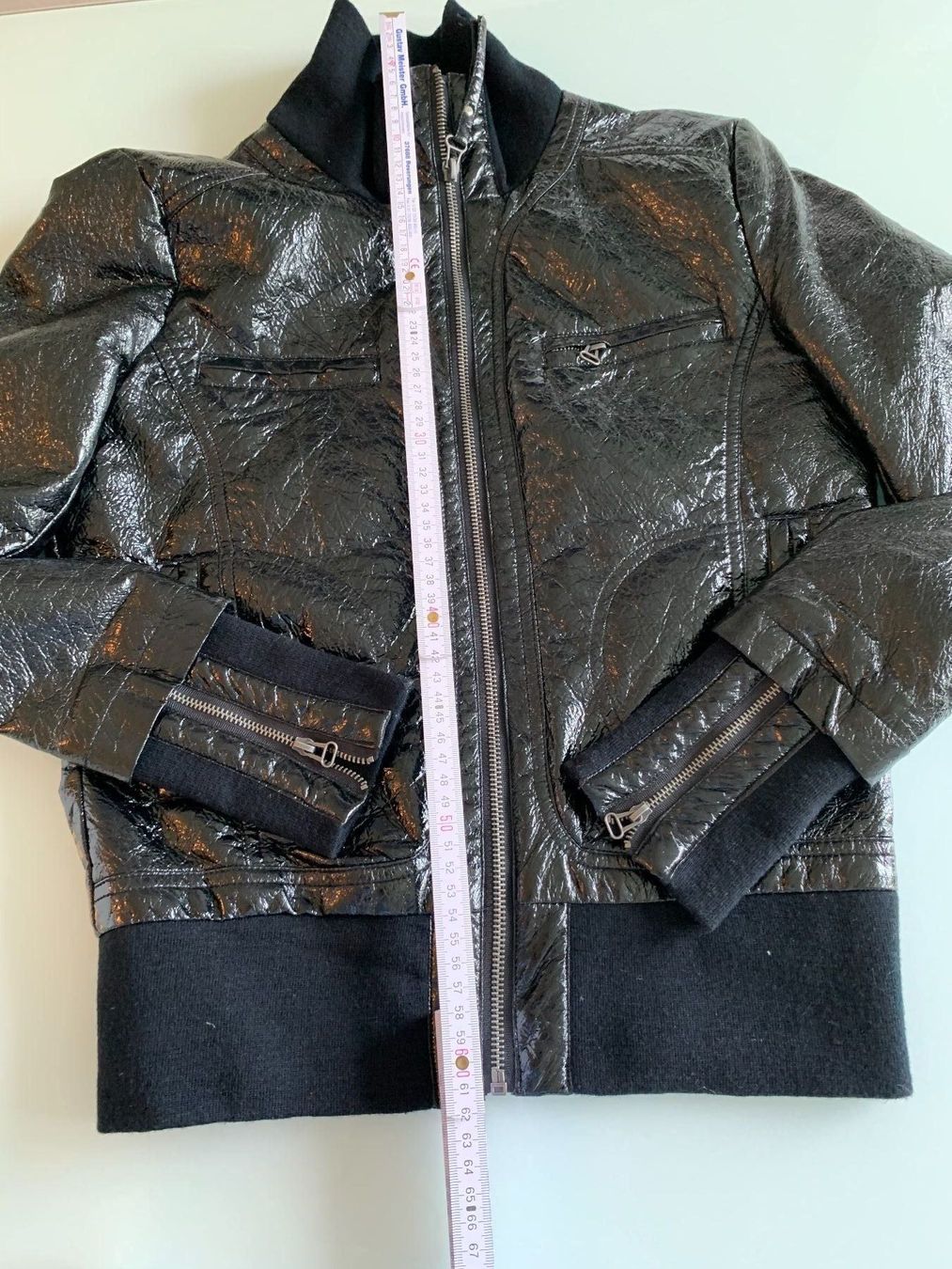 Giacche: Jacke glänzenden, schwarzen Farbe Grösse: M oder L – Nuovo (secondo la descrizione) da Adliswil venduto da Jessik0 2