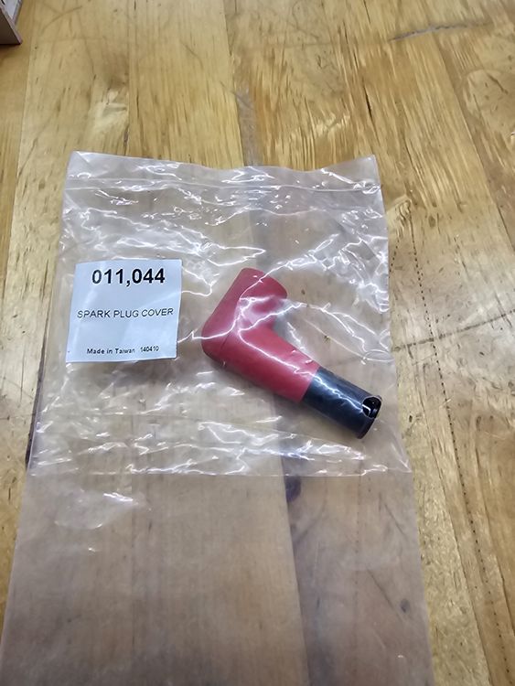 RC Kits de montage: Kerzenstecker für RC Bezinmotoren – Neuf avec emballage d'origine à Rüti par Madeira14