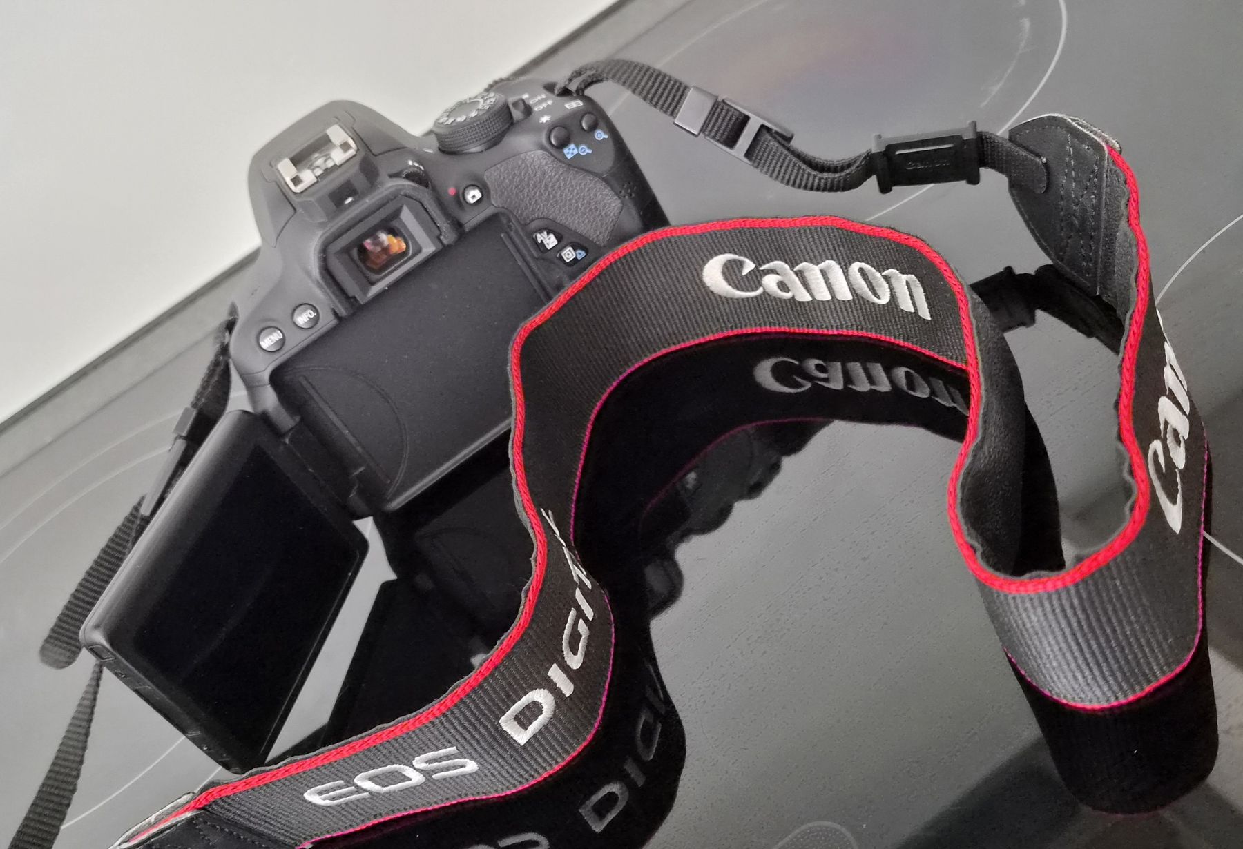 Canon Kamera: Canon EOS 700D Kamera, Tasche, Zubehör, +Weitwinkelobjektiv – Gebraucht aus Männedorf von CWE 2