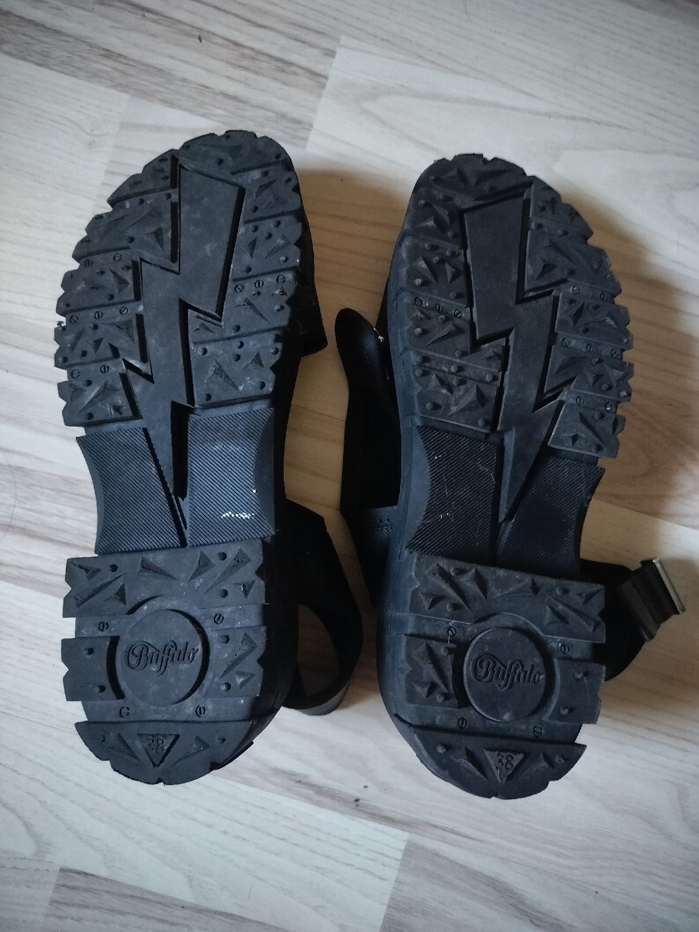 Scarpe da donna: Buffalo Sandales black - size 38  – Nuovo (secondo la descrizione) da Grand-Lancy venduto da Cam31 4