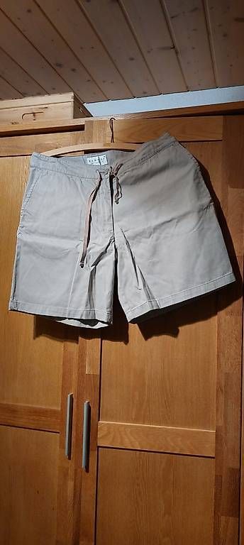 Pantaloni: kurze Damenhose – Usato da Dagmersellen venduto da zah_s5vh