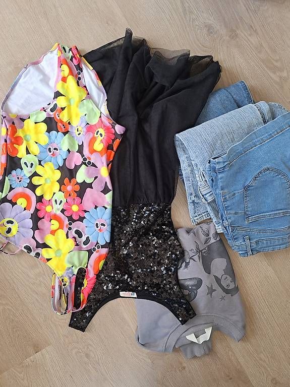 Lotti & Set di vestiti: Mädchen Kleiderset  152/158 – Usato da Biel/Bienne venduto da Flowi 1