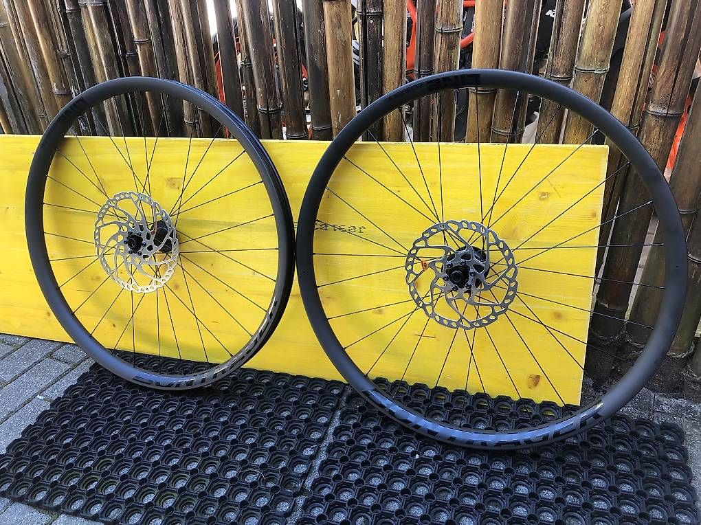 Bontrager Pneumatici & Ruote complete: Vendo set ruote bontrager Line elite 29 – Nuovo (secondo la descrizione) da Contra venduto da MarcoO78