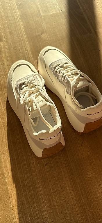 Scarpe da donna: Sneakers – Usato da Buchrain venduto da Lama6 1