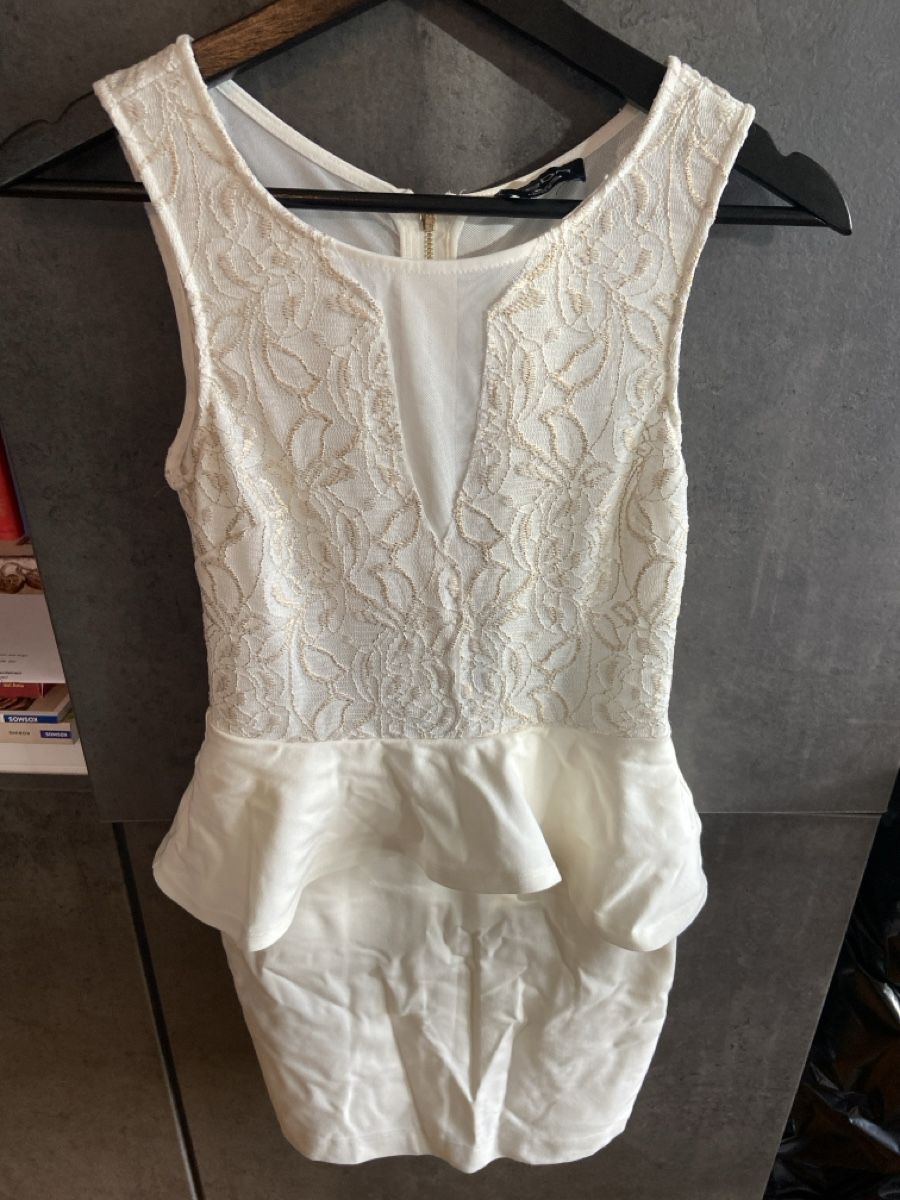 Vestiti: Weisses elegantes Kleid Gr. XS – Nuovo (secondo la descrizione) da Dübendorf venduto da Viktorija_95