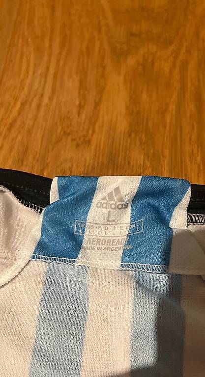 Leibchen & Hosen: Messi Trikot REPLICA  – Neu und originalverpackt aus Zürich von and_fwy7 1
