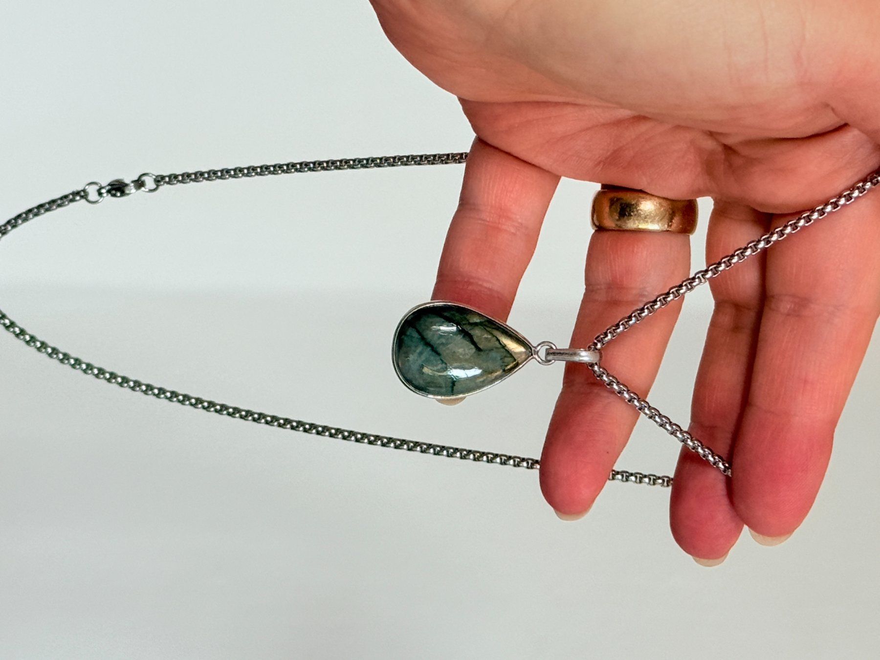 Colliers: Collier avec Labradorite – Neuf avec emballage d'origine à Genève par AWWA 1