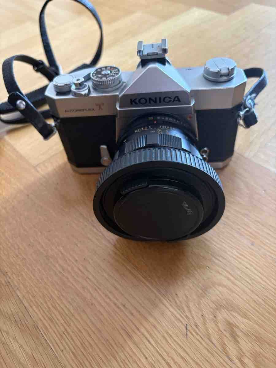 Konica Fotocamera: Konica Autoreflex T SLR Camera with Lens used – Usato da Zürich venduto da Yanu01