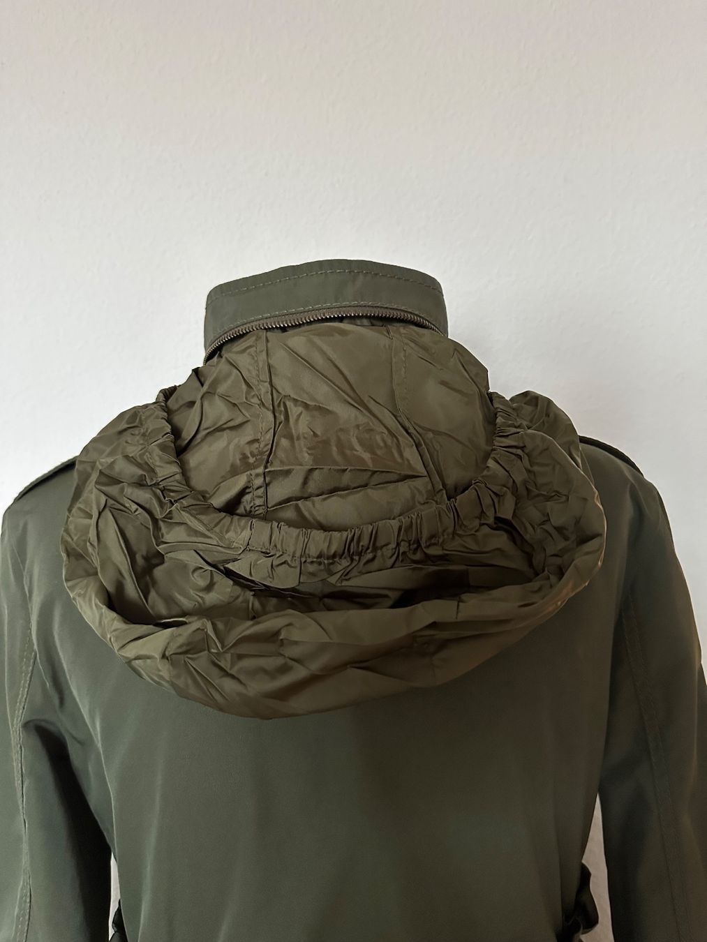 Moncler Jacken: Wunderschöne Moncler Jacke in kaki – Gebraucht aus Niederteufen von nana65 2