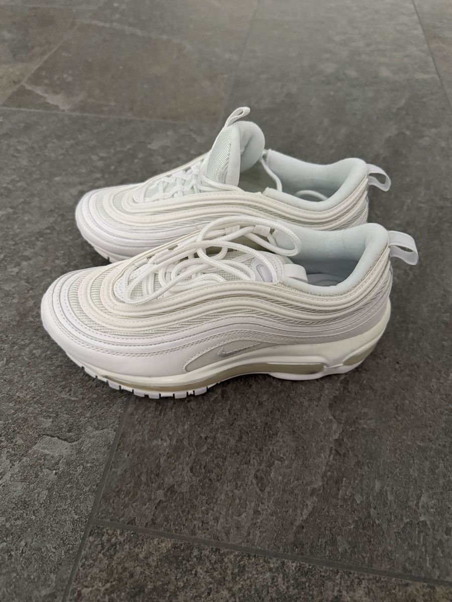 Nike Damenschuhe: Nike Air Max 97 'Triple White' – Neu (gemäss Beschreibung) aus Schübelbach von Coopers6
