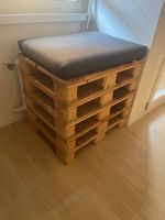 Paletten mit Sitzkissen
