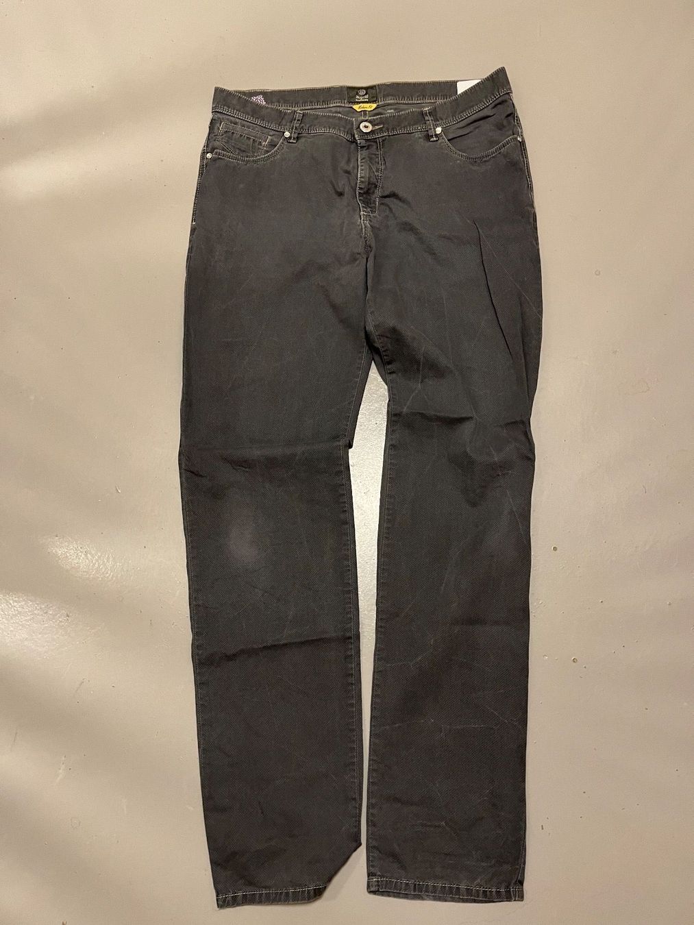Bugatti Pantaloni: Bugatti Herren Hose Stoff grau 36 – Usato da Steffisburg venduto da Gretchenfrage
