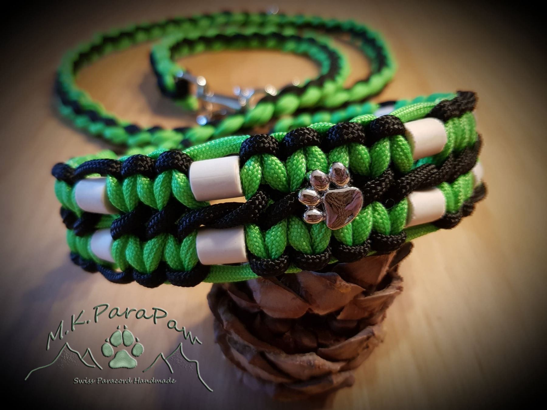 Guinzagli & Collari: Paracord Handarbeit Hundehalsband Leinen – Nuovo e nell'imballaggio originale da Näfels venduto da AllerleiCH 1