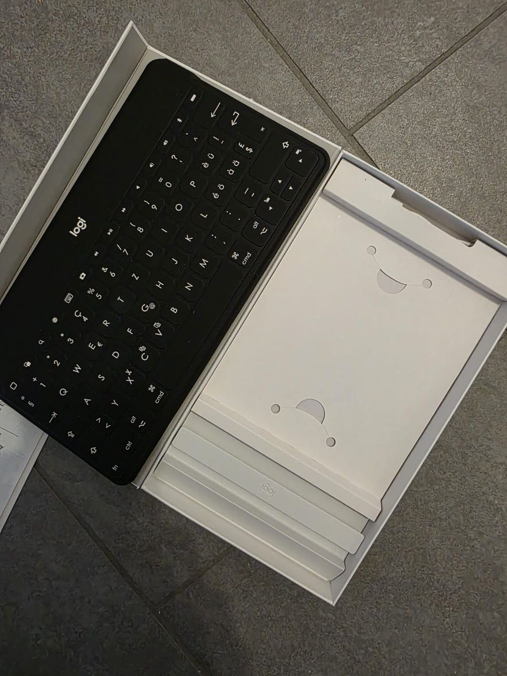 Logitech Tastaturen: Logitech KEYS-TO-GO Clavier Bluetooth CH (QWERTZ) – Gebraucht aus La Neuveville von RainbowCupcake 3