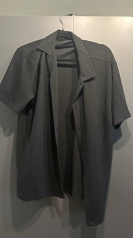 Camicie: Schwarzes Kurzarmhemd  Oversized – Usato da Schaffhausen venduto da silas.