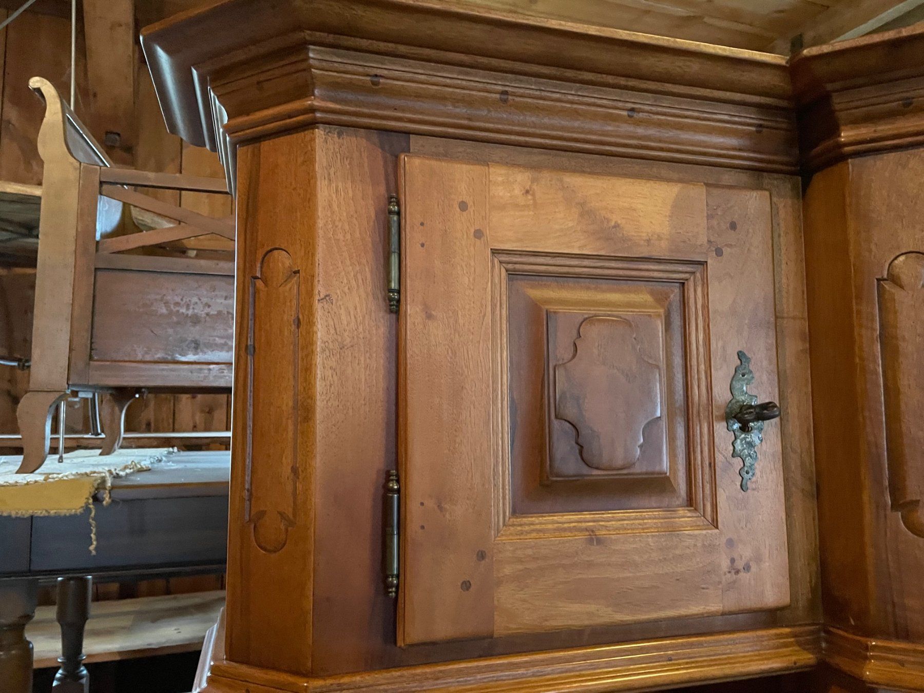 Credenze: Barock Buffet Nussbaum, abgesetzt mit Nische – Usato da Koblenz venduto da Rbaldinger54 2
