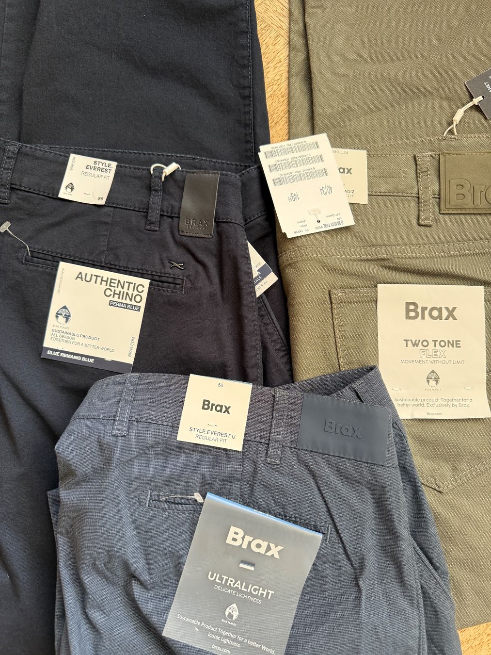 Brax Pantaloni: 3 Hosen von Brax neu – Nuovo e nell'imballaggio originale da Zürich venduto da bluebirdmon