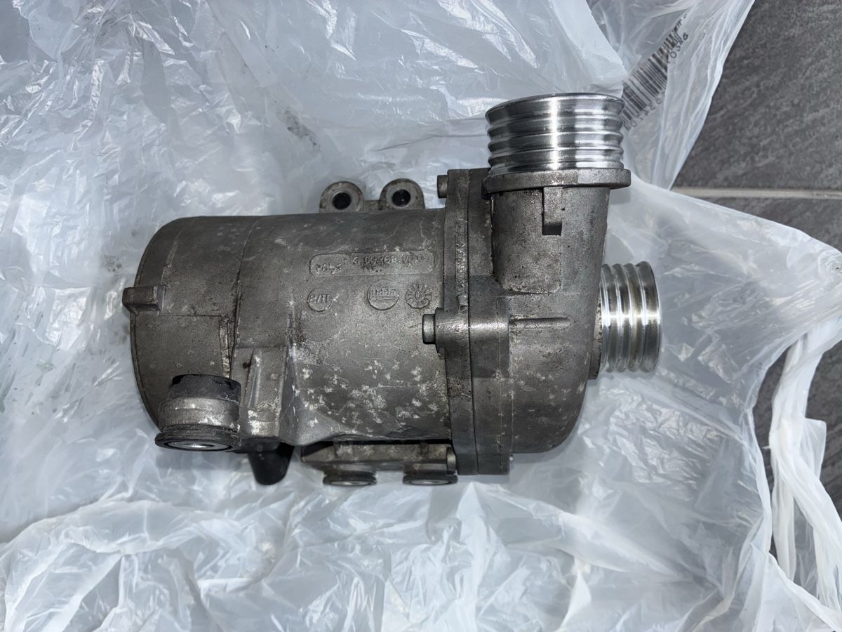 Toutes les pièces auto: BMW E90 Wasserpumpe – D'occasion à Emmenbrücke par nne_hm9j 1