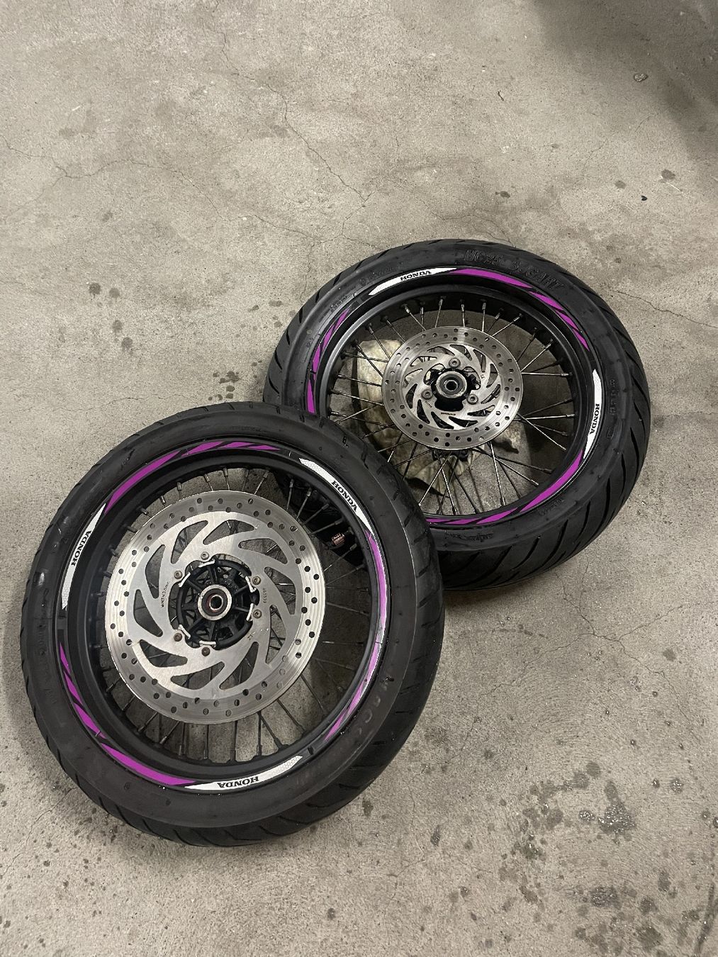 Route: Malaguti Xsm 125 Räder – D'occasion à Zürich par gorgepino