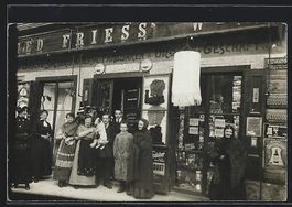 Foto-AK Reklame-Emailleschilder an Fries