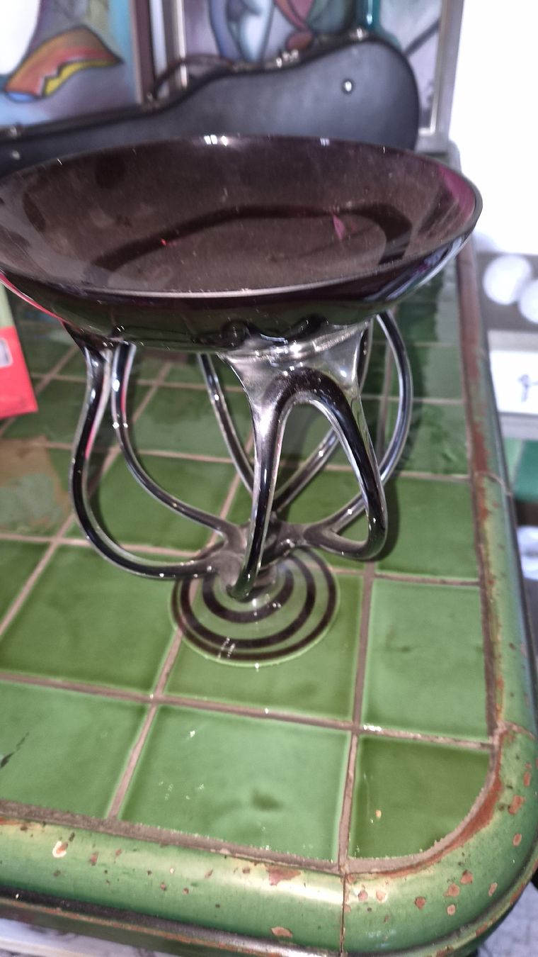 Bicchieri: Fuss-Schale Glas Amethystfarben Durchmesser ca 21 cm – Usato da Kölliken venduto da Upcycling-by-Mc-TAM 2
