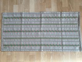 besticktes Tischtuch, Handarbeit