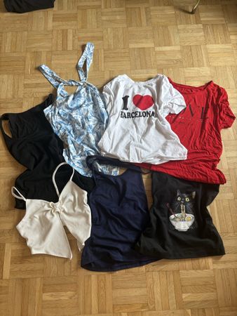 mehrere T-Shirts Damen/ Jugendliche Grösse S/XS 