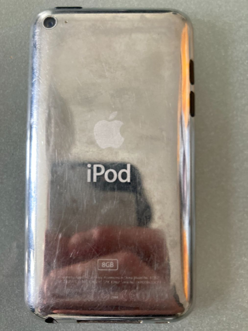 Apple Lettore multimediale portatile: iPod Touch 4ème Génération 8GB - Écran Cassé - À réparer – Usato da Delémont venduto da Nico2800 1