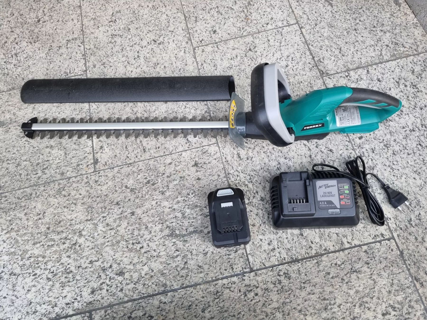 Ferrex Tutti gli attrezzi: Heckenschere Ferrex mit Akkupaket – Usato da Hellbühl venduto da bentrade