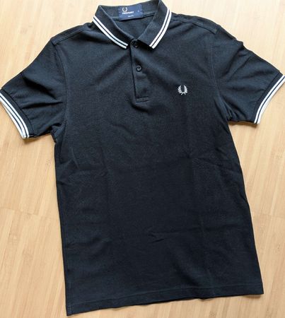 Fred Perry Polo Shirt schwarz Slim Fit Grösse S neuwertig