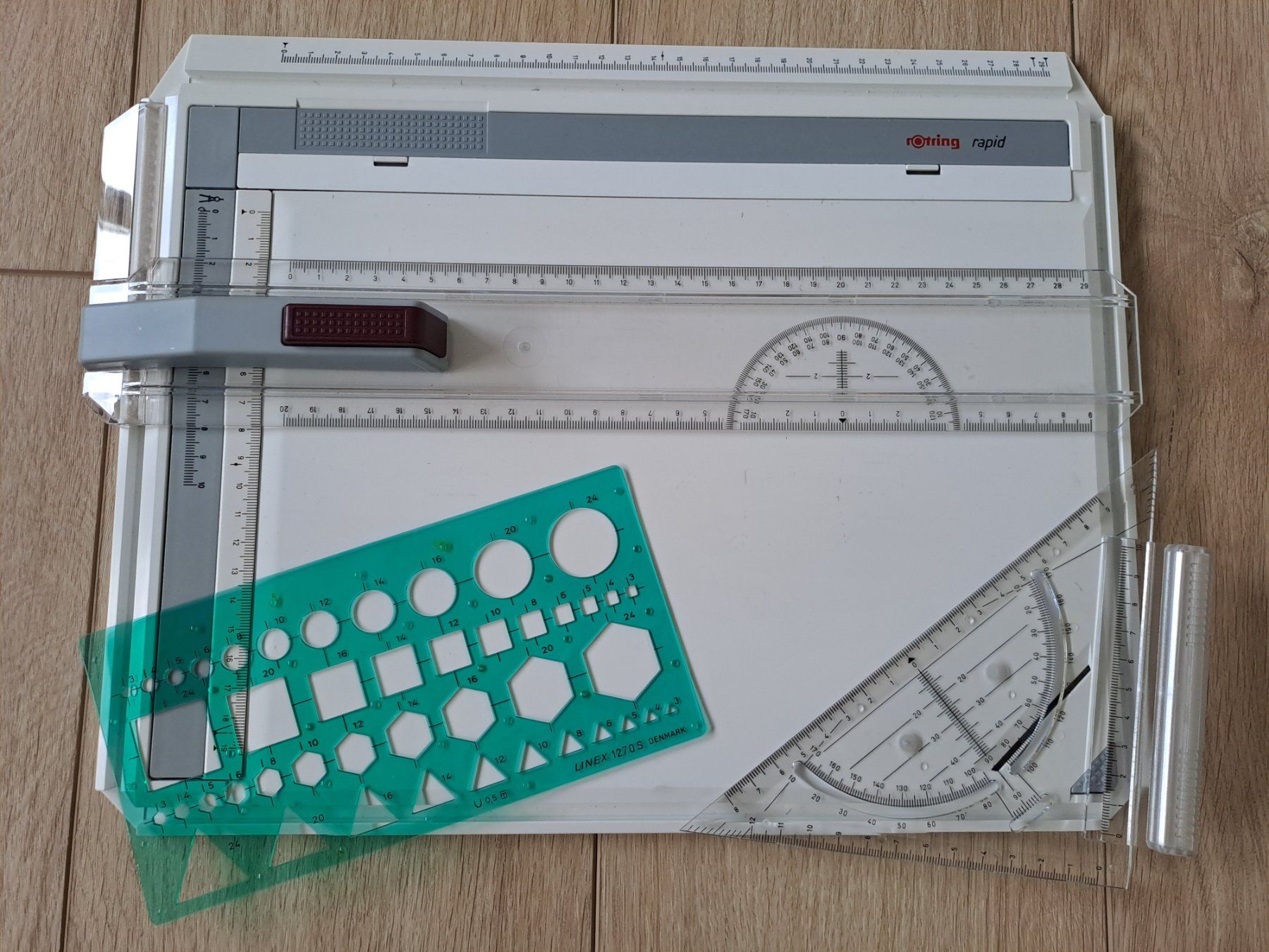 Sonstiges Schreiben & Zeichnen: Zeichenbrett rotring rapid A4 Geometrie Schule – Gebraucht aus Wädenswil von neonfarbig 2