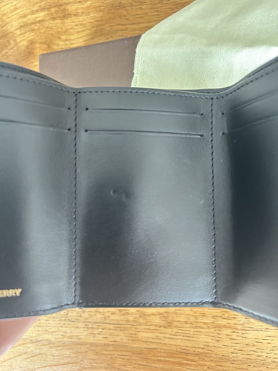 Burberry Portamonete: Burberry TB Logo Compact Trifold Wallet – Nuovo (secondo la descrizione) da Muttenz venduto da Raffaxf 4