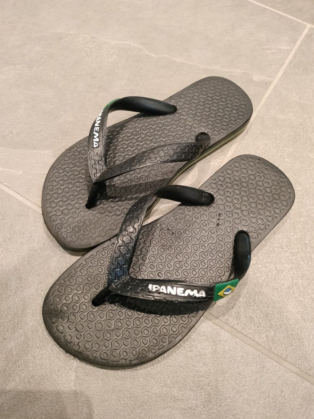 Scarpe per ragazzi: Ipanema Kinder-Badelatschen Schwarz Grösse 29 – Usato da Neftenbach venduto da TheKringel