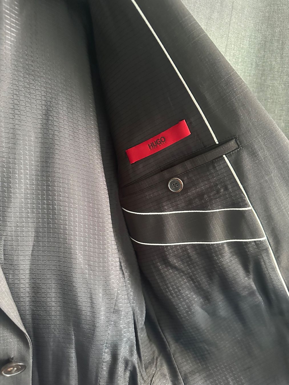Hugo Boss Completi: Hugo Boss Herren Anzug – Usato da Uitikon Waldegg venduto da MGC 2