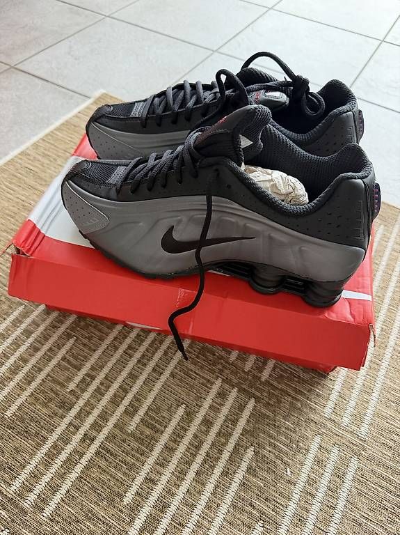 Nike Herrenschuhe: Nike Shox R4 Sneakers – Neu (gemäss Beschreibung) aus Wangen ZH von alexia022 2