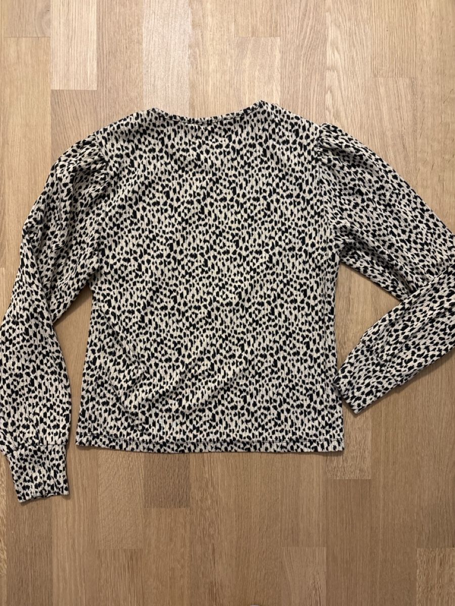 Only Pullover & Sweatshirts: "Only" Pullover mit Leo-Muster, Gr. S, Puffärmel – Neu (gemäss Beschreibung) aus Bern von gwilla 3