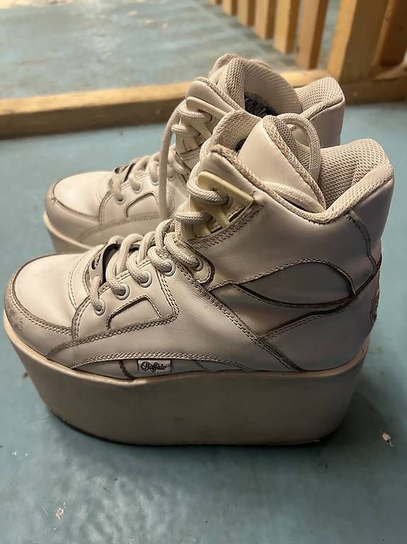 Scarpe da donna: BUFFALO TOWER PLATEAU SNEAKER BOOTS – Usato da Zürich venduto da bekkabra 1
